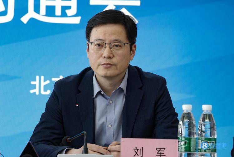 单身汉和隔壁新婚妻子