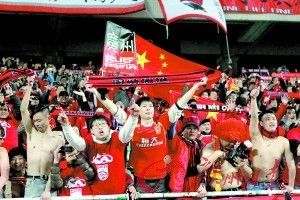 背后拥抱